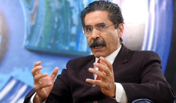  Olívio Dutra aporta no Recife para debater prévias 