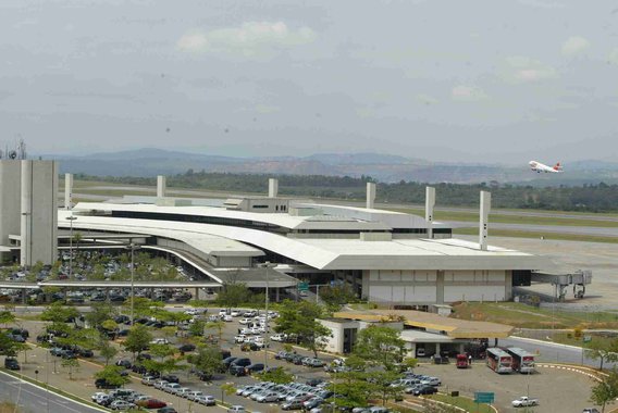 Aeroportos mineiros vão ganhar R$ 235 mi