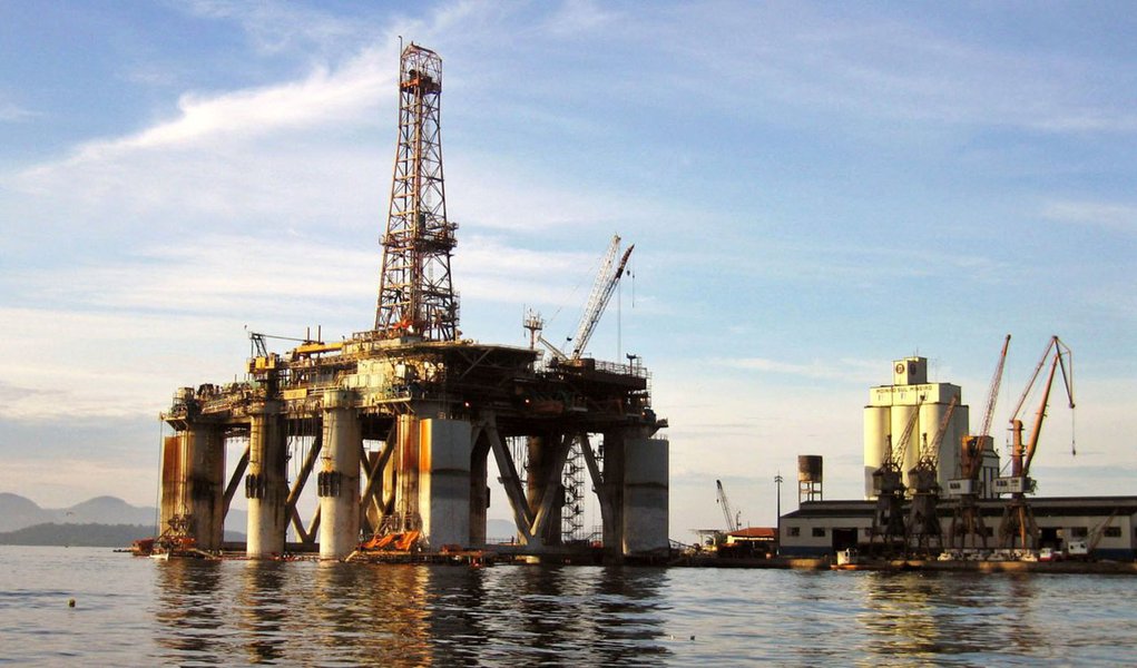Petróleo de boa qualidade é descoberto em Santos