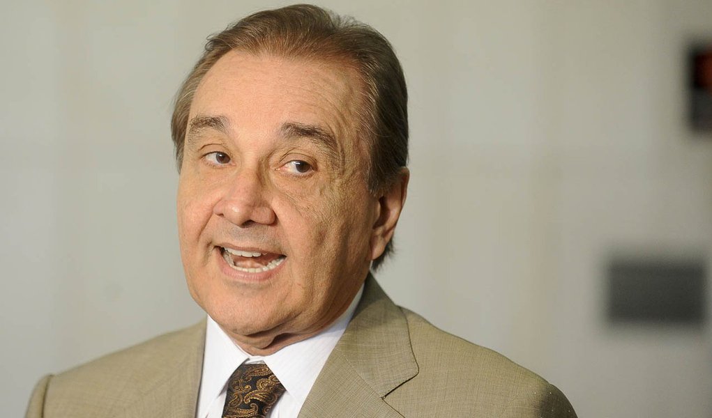 Agripino desmente afastamento do PSDB