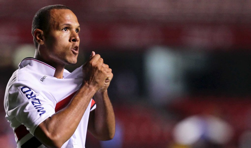 Perto de igualar Leônidas, Luís Fabiano rejeita oferta turca