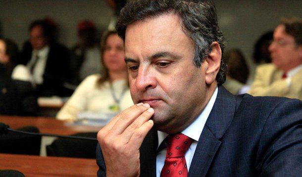 Aécio nomeou prima de Cachoeira a pedido de Demóstenes