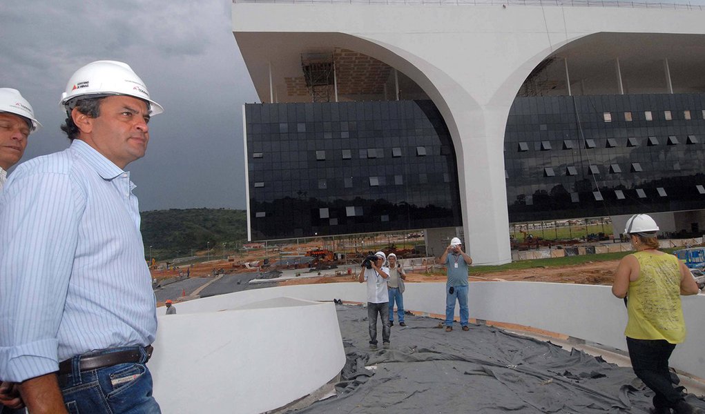 Aécio comemora uma década de "choque de gestão"
