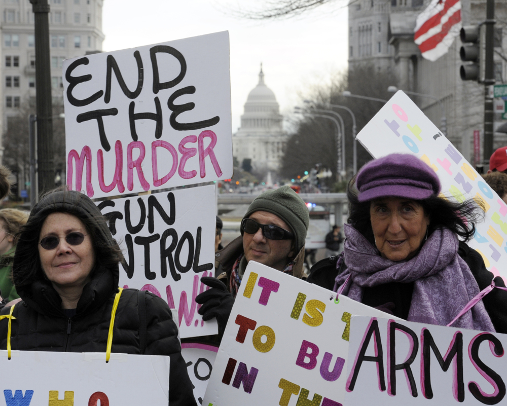 EUA estudam controle maior sobre armas