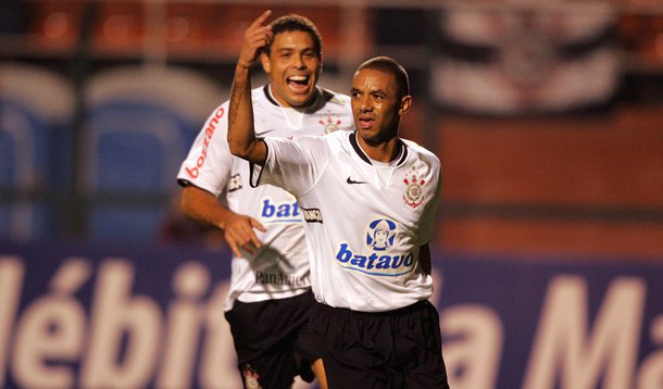 Tite pede contratação de Cristian para fechar elenco