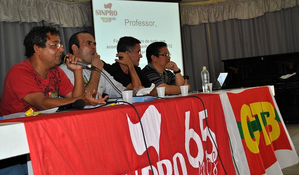 Professores encerram greve nas escolas particulares