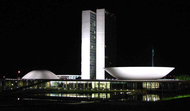 Congresso dá bônus de R$ 1 bilhão a ONGs