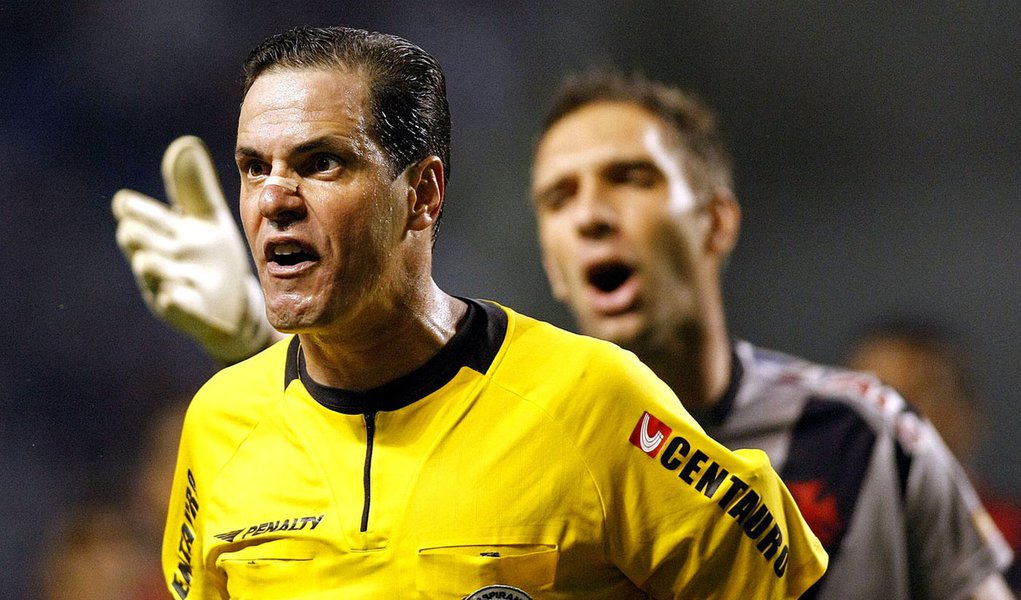 Fifa vai investigar denúncia de "árbitro amigo"