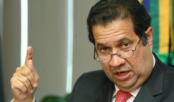 Lupi reassume presidência do PDT