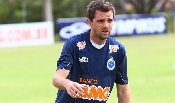 Santos anuncia a contratação de Montillo