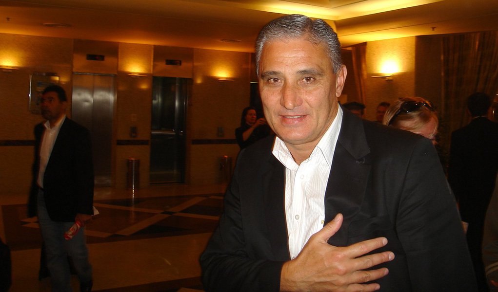 Tite recebe alta e se recuperará no CT do Corinthians