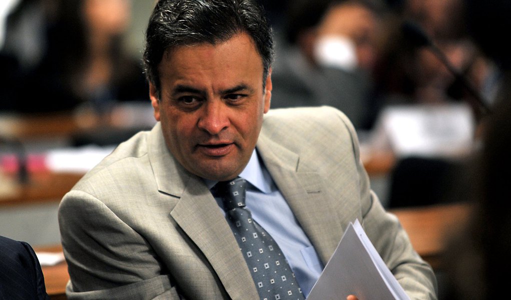 Em artigo, Aécio defende legado das privatizações