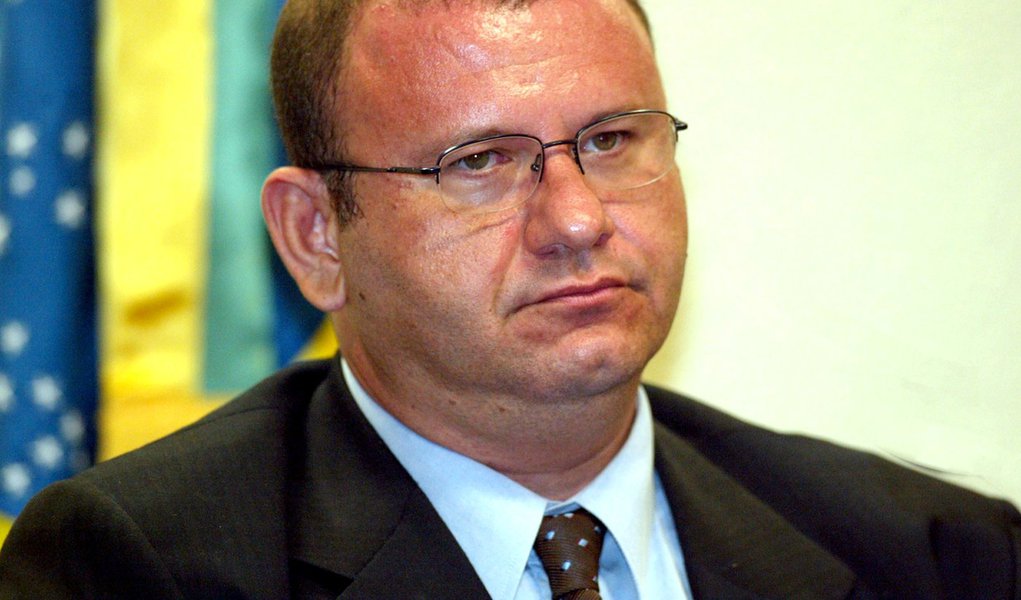 Oposição: Cachoeira financiou Lula em 2002?