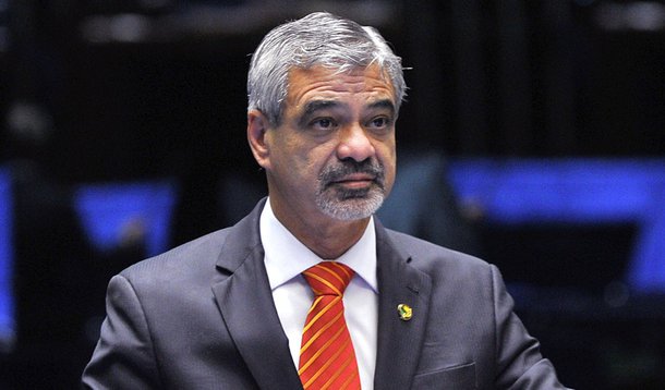 Humberto diz que disputa é natural no PT