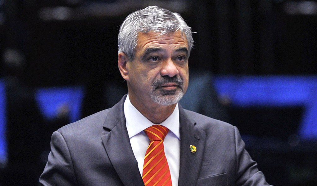 Humberto diz que disputa é natural no PT
