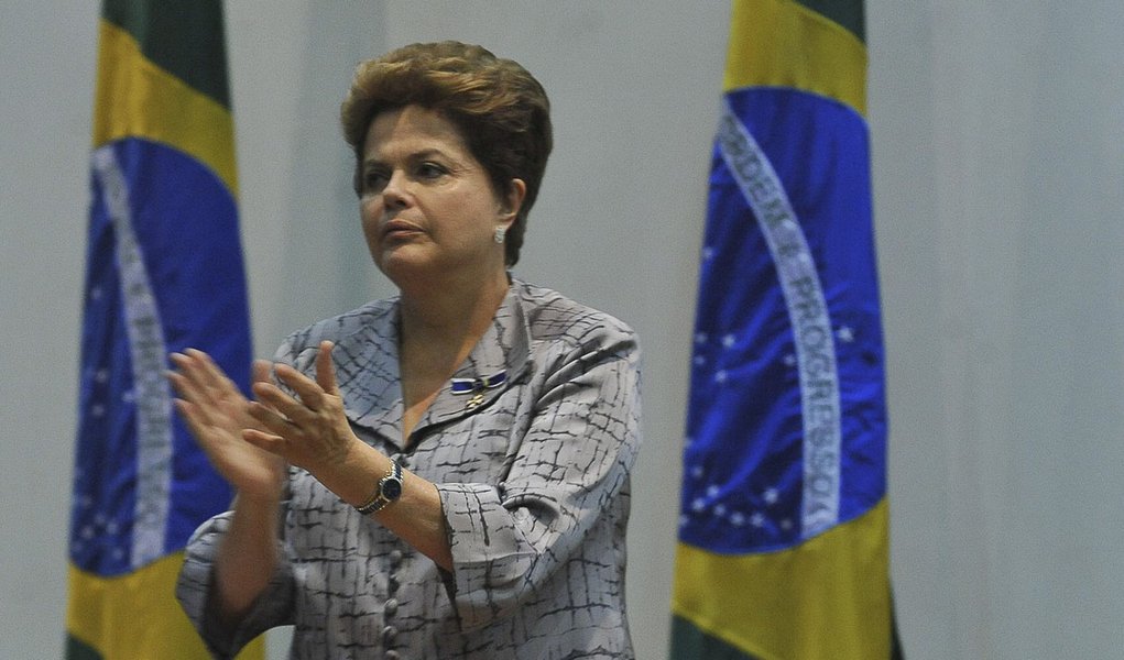 Dilma promete "posição de respeito" diante da CPI