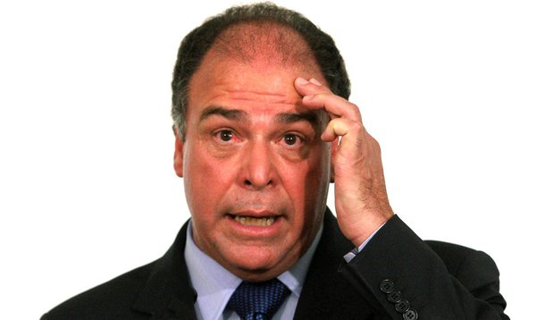 Ministro terá de explicar ainda contratação de familiares
