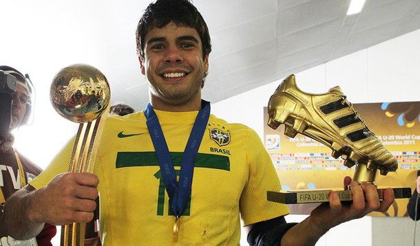 Henrique viaja a Zurique para premiação da FIFA