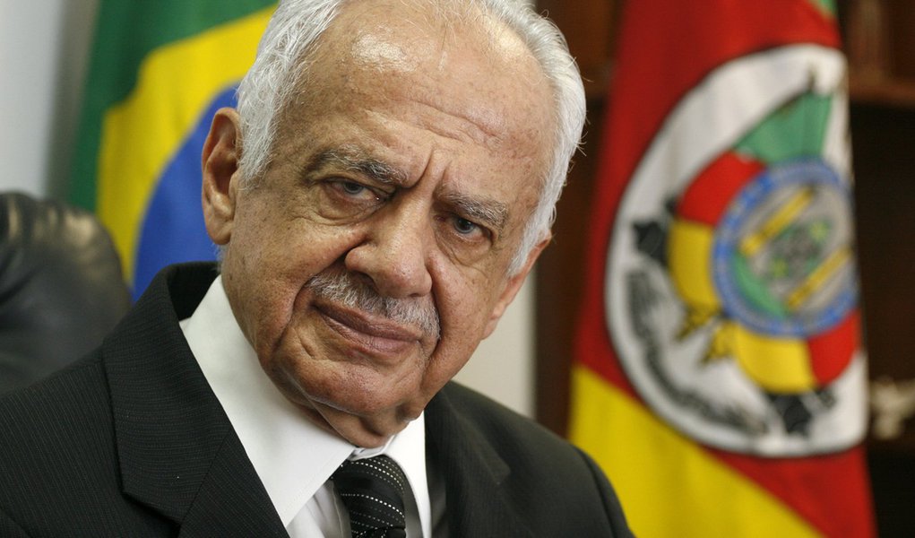 Cachoeira pode terminar como Paulo César Farias, diz Simon