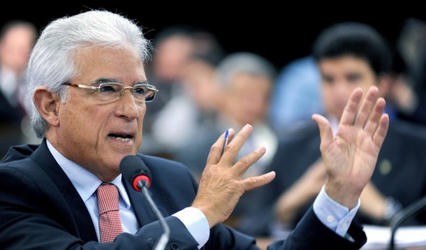 Deputado contesta ministro e tira responsabilidade do Congresso