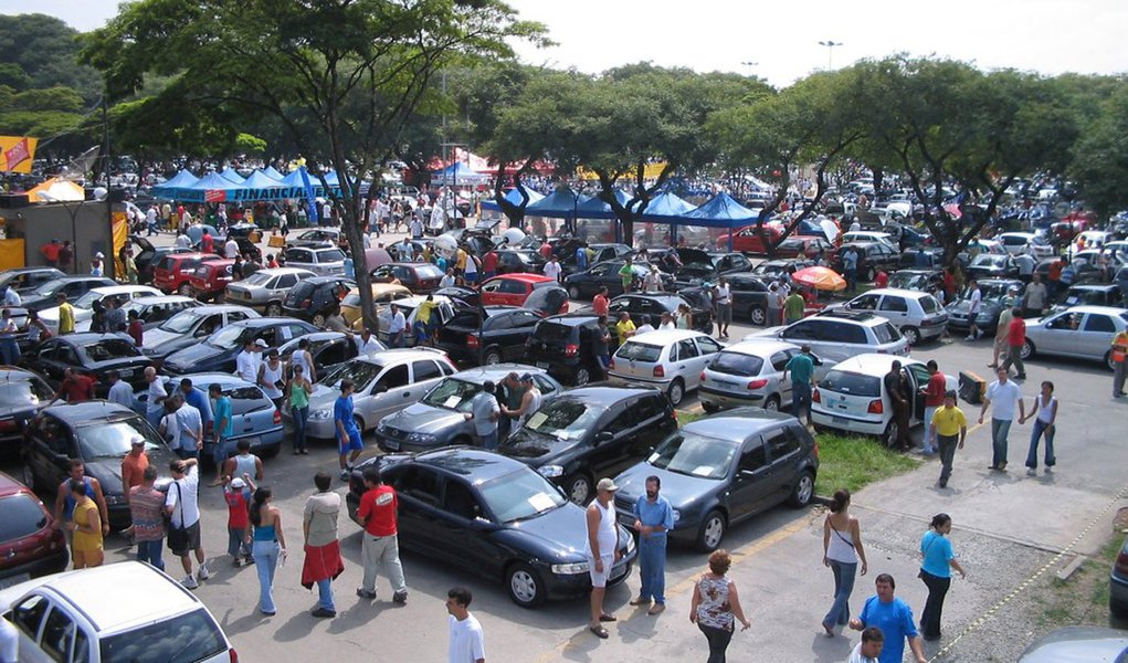 Com IPI menor, venda de automóveis em julho bate recorde