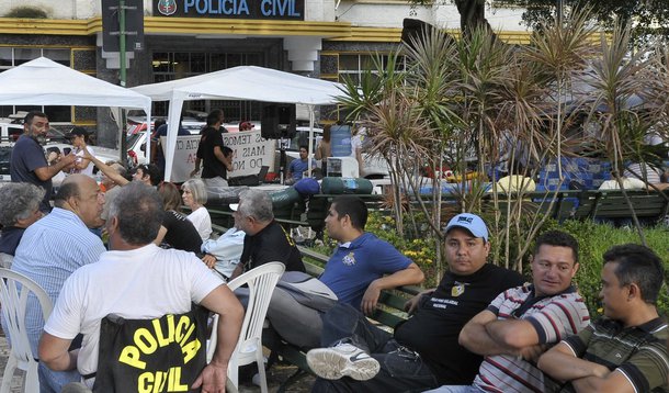 Policiais civis se reúnem com procurador-geral de Justiça do Ceará