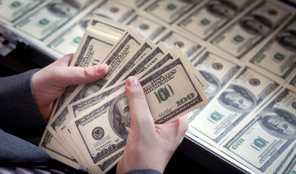 Banco Central faz leilões sucessivos de dólares