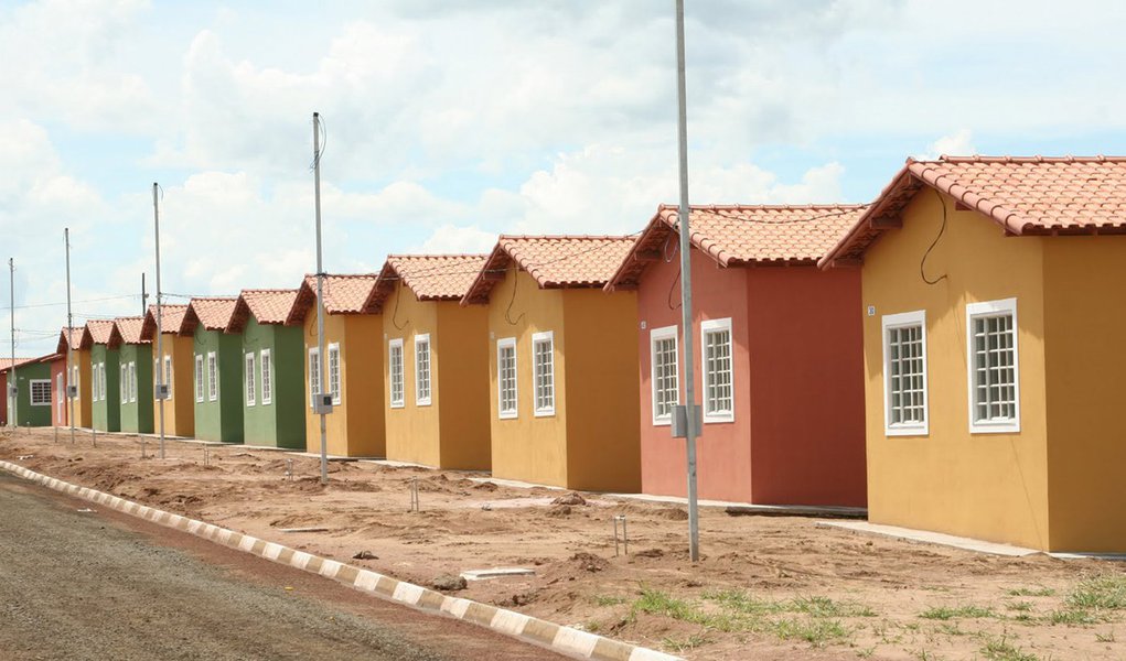 Justiça impede construção de casas populares