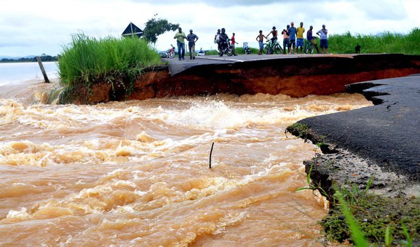 Água invade Campos. Prenúncio de nova tragédia?