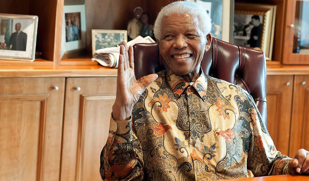 Mandela passa a terceira noite internado