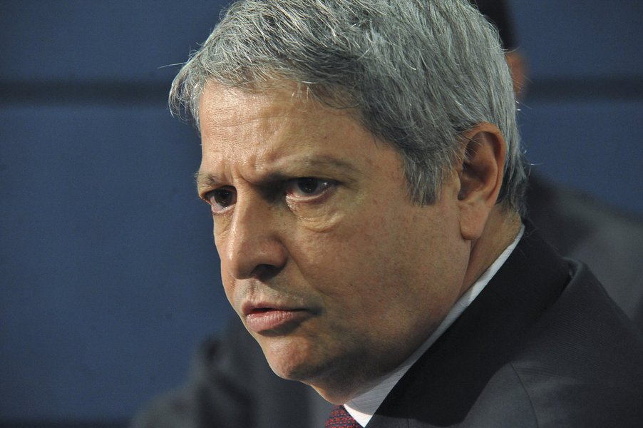 Apagões no Rio devem derrubar ministro da aviação