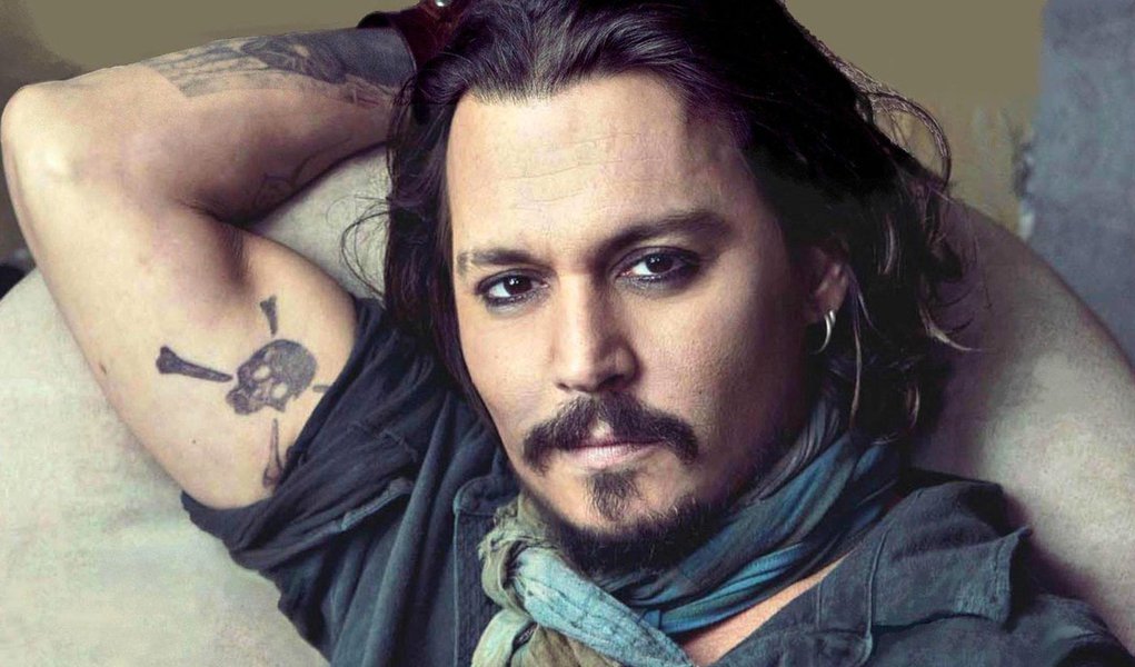 Johnny Depp é processado por danos contra mulher