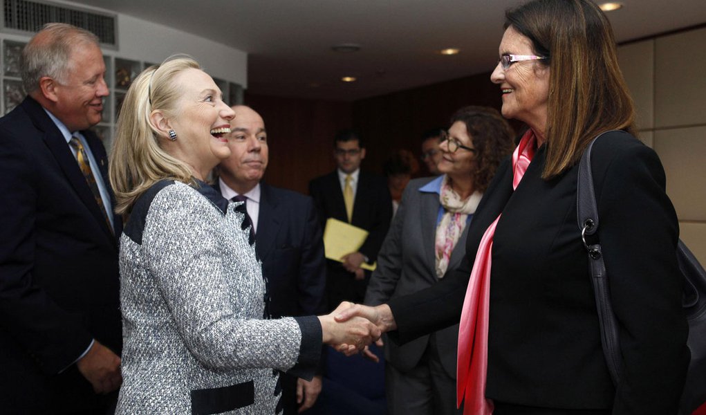 Graça Foster convida empresas americanas a negociar com a Petrobras