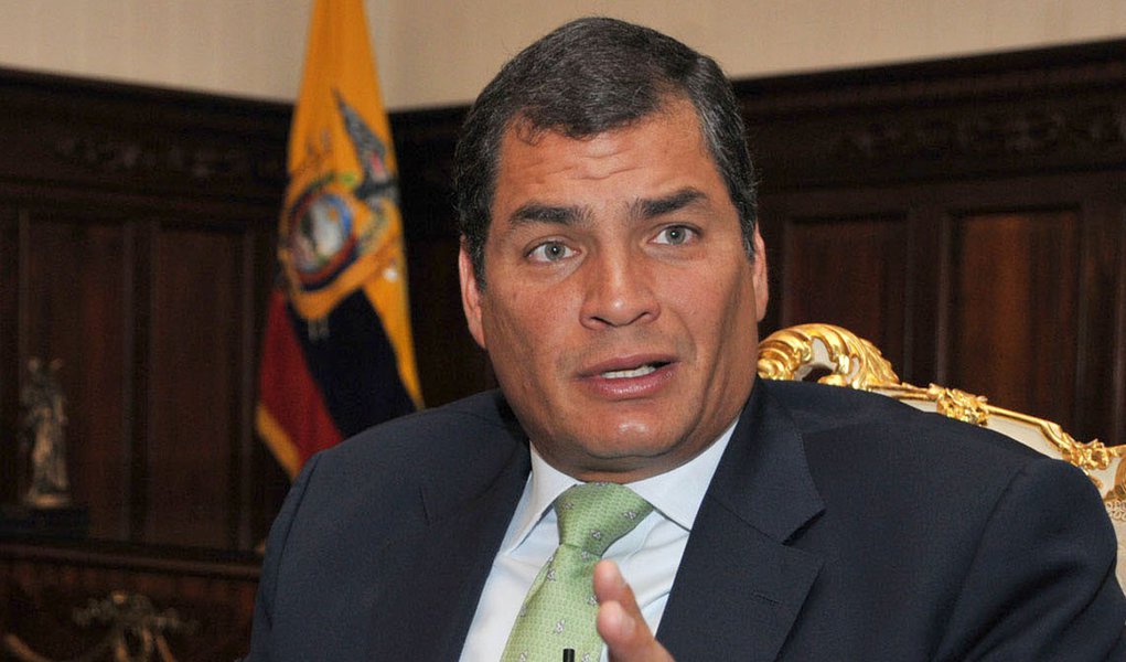 Equador suspende publicidade oficial em meios de comunicação privados