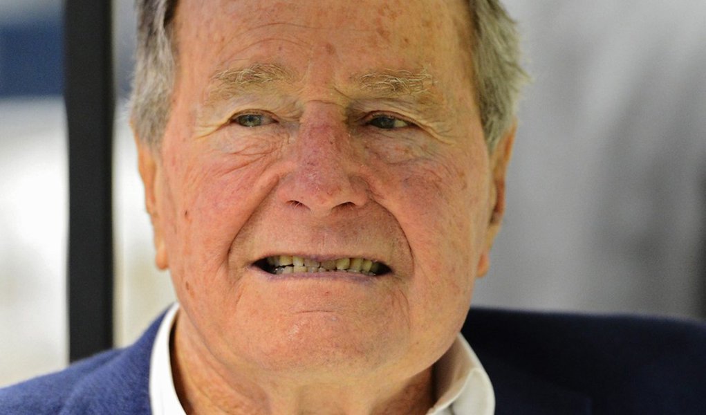 Ex-presidente dos EUA George H.W. Bush está na UTI
