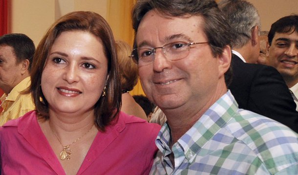 "Difícil é querer ser cordeiro quando se é lobo"