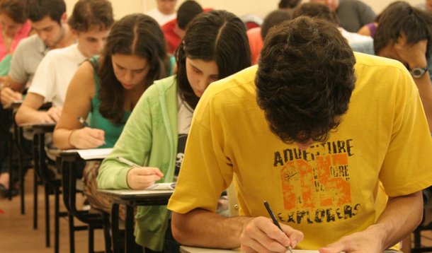 Fuvest recebe pedidos de isenção de taxa para novo vestibular 