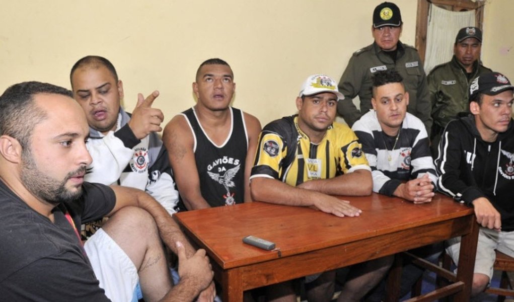 Sete corintianos presos na Bolívia são soltos; faltam 5