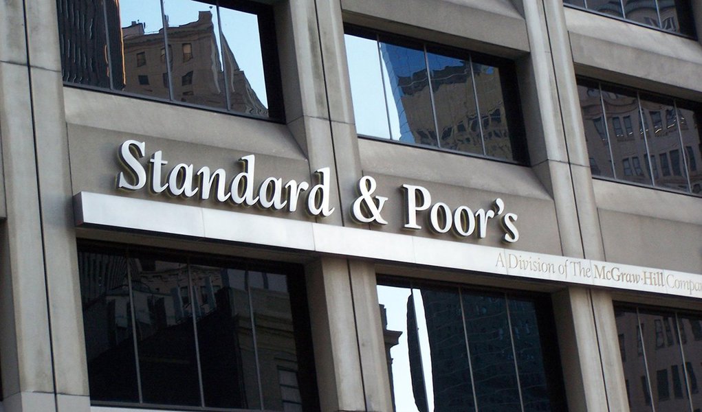 S&P põe rating do Brasil em perspectiva negativa