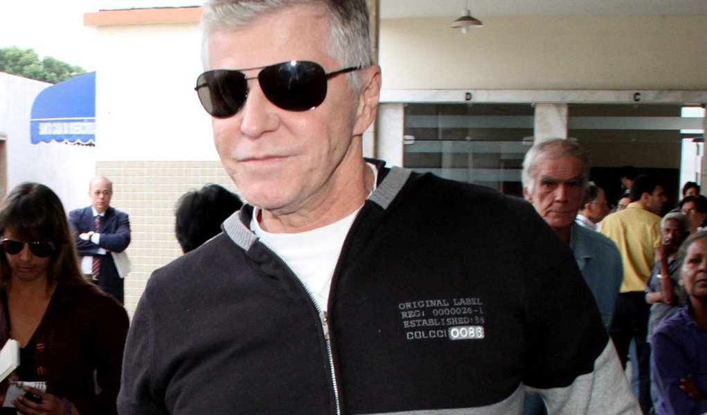 Miguel Falabella manda repórter fazer faxina