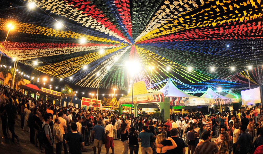 Justiça proíbe festas juninas no interior