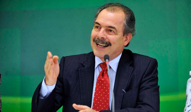Mercadante diz que governo precisa fazer ajuste fiscal