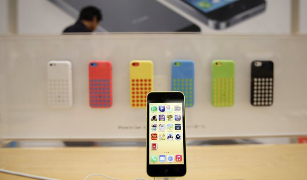 Apple tira iPad2 de linha e lança iPhone 5C mais barato