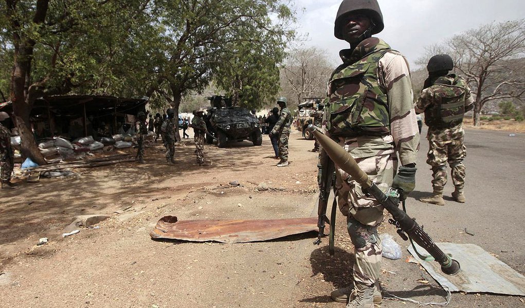 Mulheres suicidas matam 22 pessoas na Nigéria