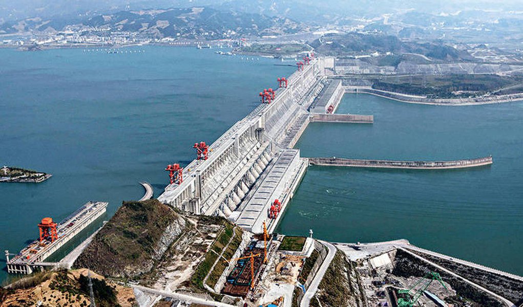 Chineses já controlam geração de energia no Brasil