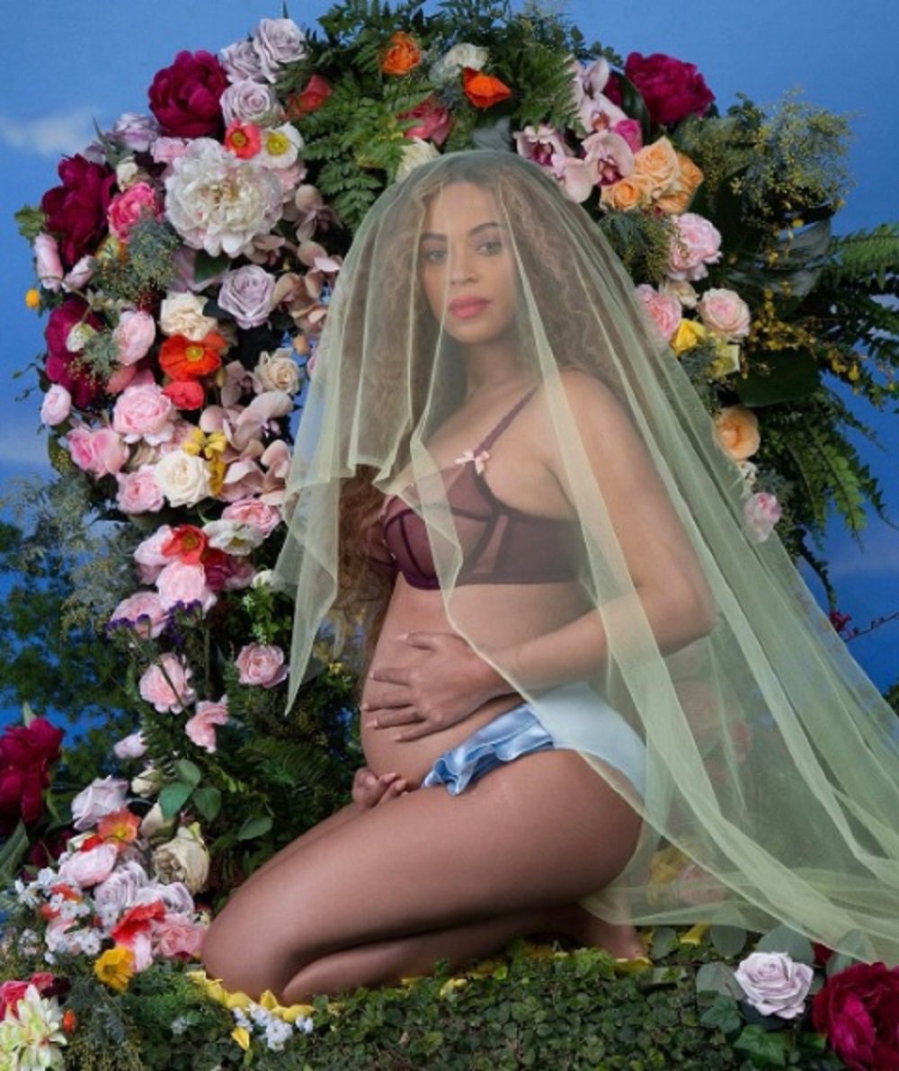 Beyoncé aparece nua e grávida em sessão de fotos