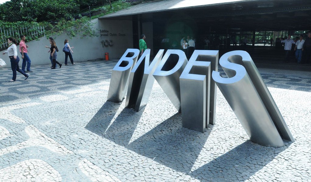 BNDES libera 35% menos. Vamos crescer sem investir e sem financiar?