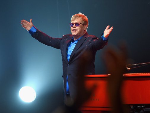 Elton John quer conversar com Putin sobre direitos dos gays