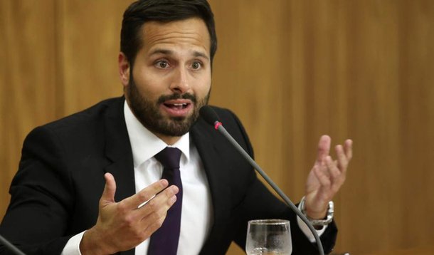 Governo deu resposta à população ao recriar MinC, diz ministro