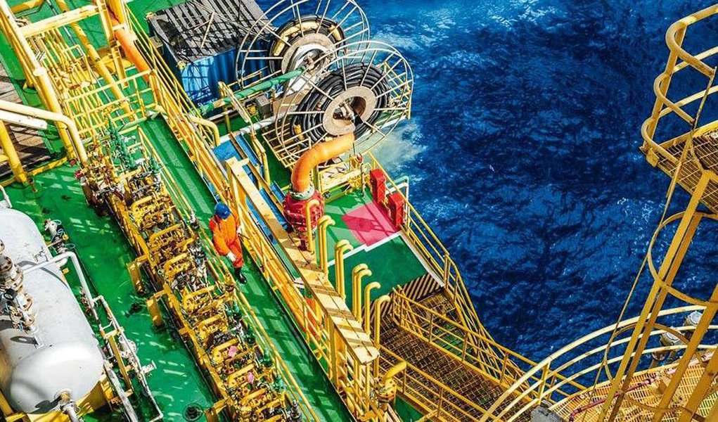 Petrobras diz que 11,7 mil aderiram a plano de demissão